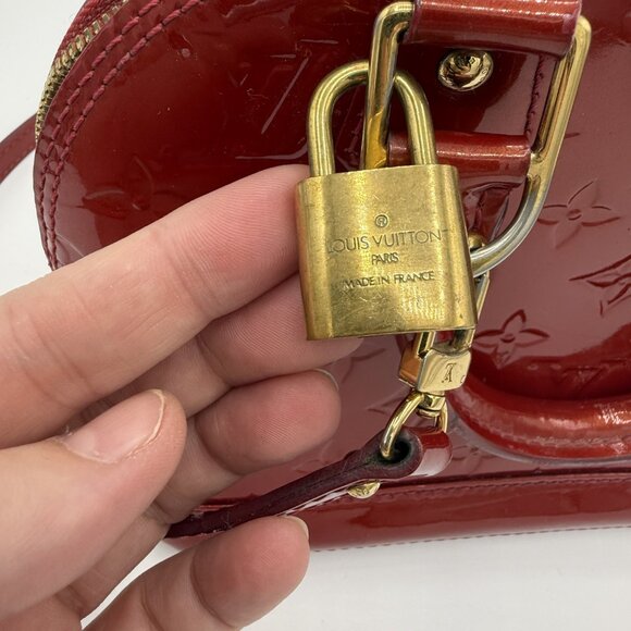 Louis Vuitton Red Alma BB - Vernis Leather. 2013 vintage! - Picture 13 of 13